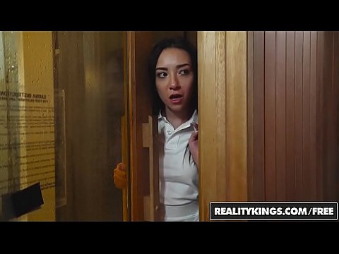 RealityKings - RK Prime - (Kiley Jay) (Phoenix Marie) (Reagan Foxx) - Девушка с полотенцем 8 мин.