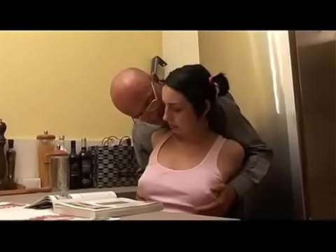 папа трахает свою дочь