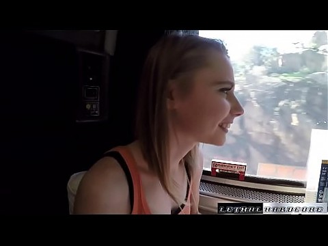 Катарина даёт в свою юную русскую киску на мчащемся поезде 13 мин.