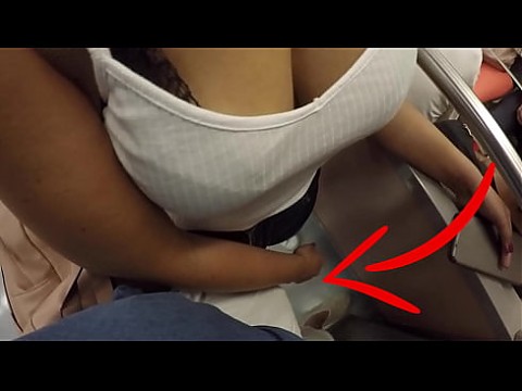 Неизвестная милфа-блондинка с большими сиськами начала трогать мой член в метро! Это называется секс в одежде? 16 мин.