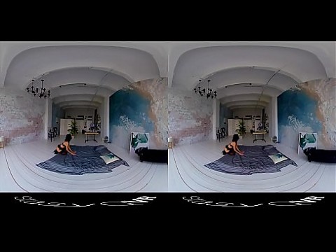 Amateur teens teasing and showing their hot naked bodies in this VR clip