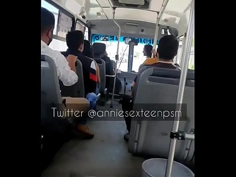 Mexicana se desnuda en transporte público (Annie) 2 min