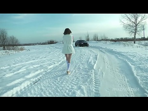 Голая девушка в снегу - 3000 русских порно видео