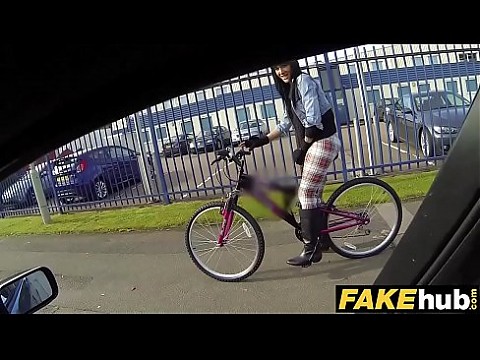 Fake Cop, горячая велосипедистка с большими сиськами и сладкой задницей 10 мин.