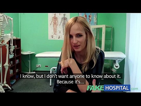 FakeHospital стройная сквиртующая сексуальная блондинка требует совета по имплантации груди 14 мин.