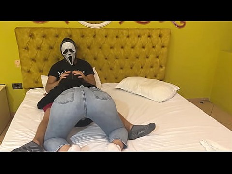 Ghostface получает бесплатный минет на Хэллоуин 7 мин.